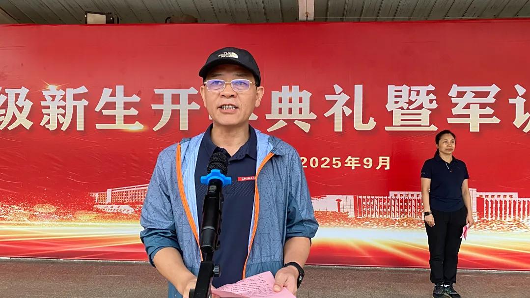 學校2025級新生徒步拉練活動圓滿完成