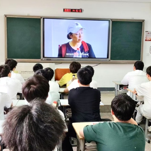 學(xué)校組織開展“無毒青春 健康同行”禁毒教育觀影活動(dòng)