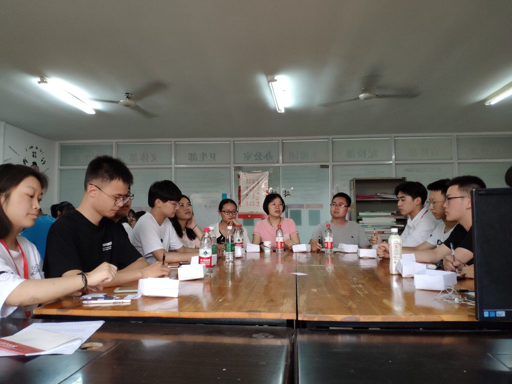 信息管理學(xué)院召開第九屆學(xué)生會(huì)競選會(huì)議