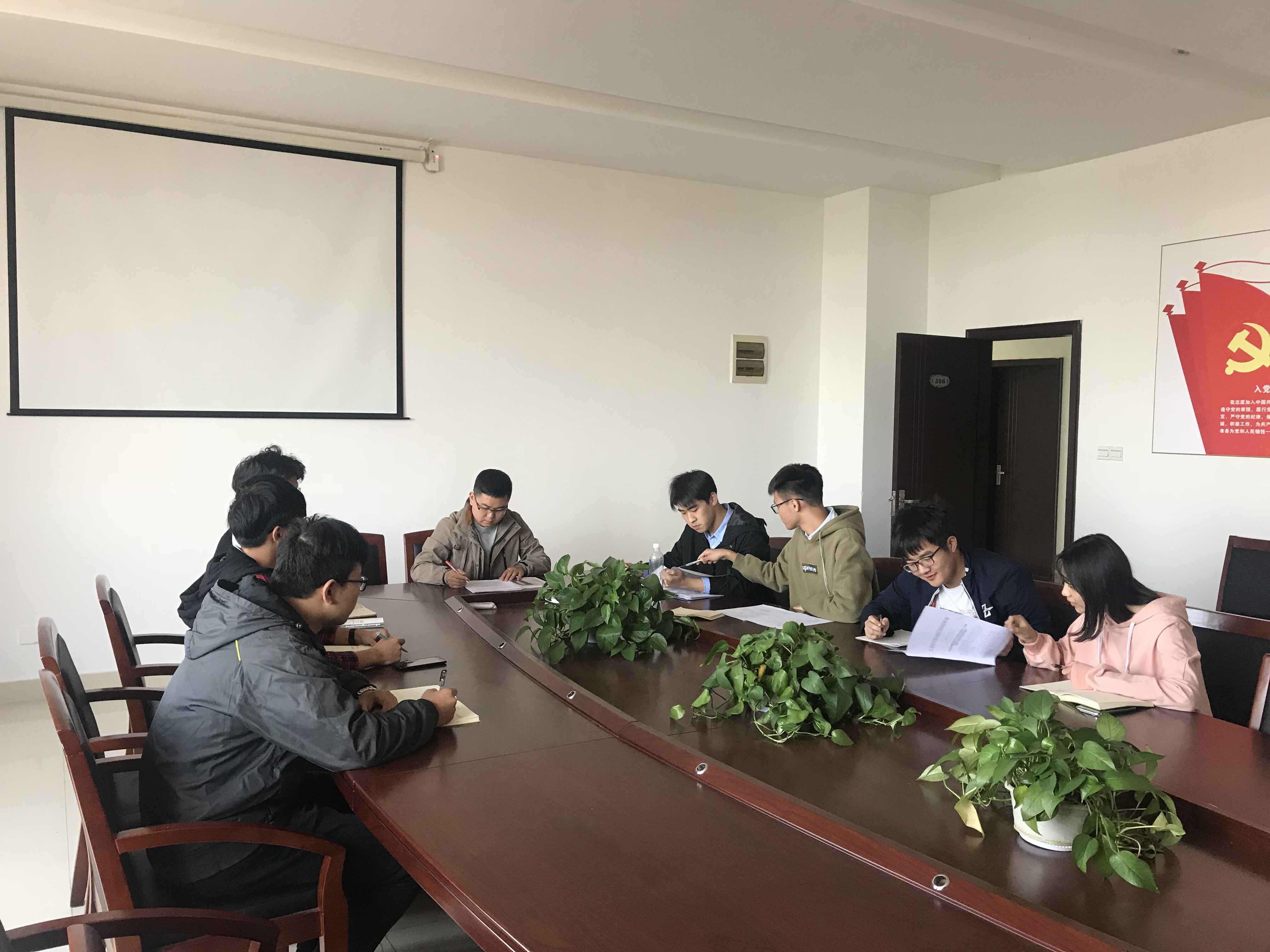 信息管理學院“喜迎建校六十周年校園文化藝術活動”方案討論會圓滿結束