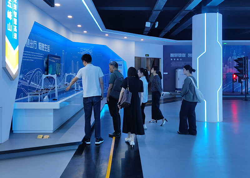 職業(yè)教育活動(dòng)周-無錫市物聯(lián)網(wǎng)產(chǎn)業(yè)協(xié)會(huì)一行來校交流