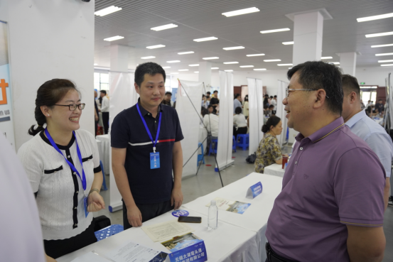 職業(yè)教育活動(dòng)周|學(xué)校組織學(xué)生參加2025年無錫市職業(yè)院校畢業(yè)生專場(chǎng)招聘會(huì) 