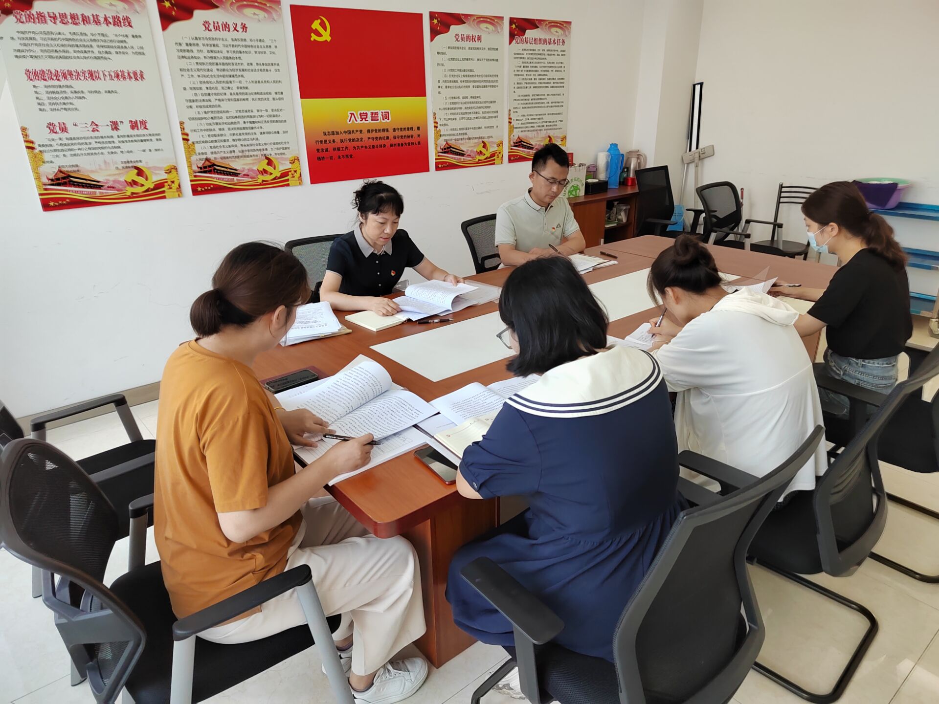 組織人事處黨支部召開學(xué)習(xí)會議